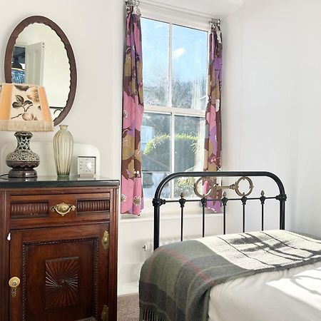 Janies Cottage~ Mousehole~Eclectic Interiors & Vintage Charm Ngoại thất bức ảnh