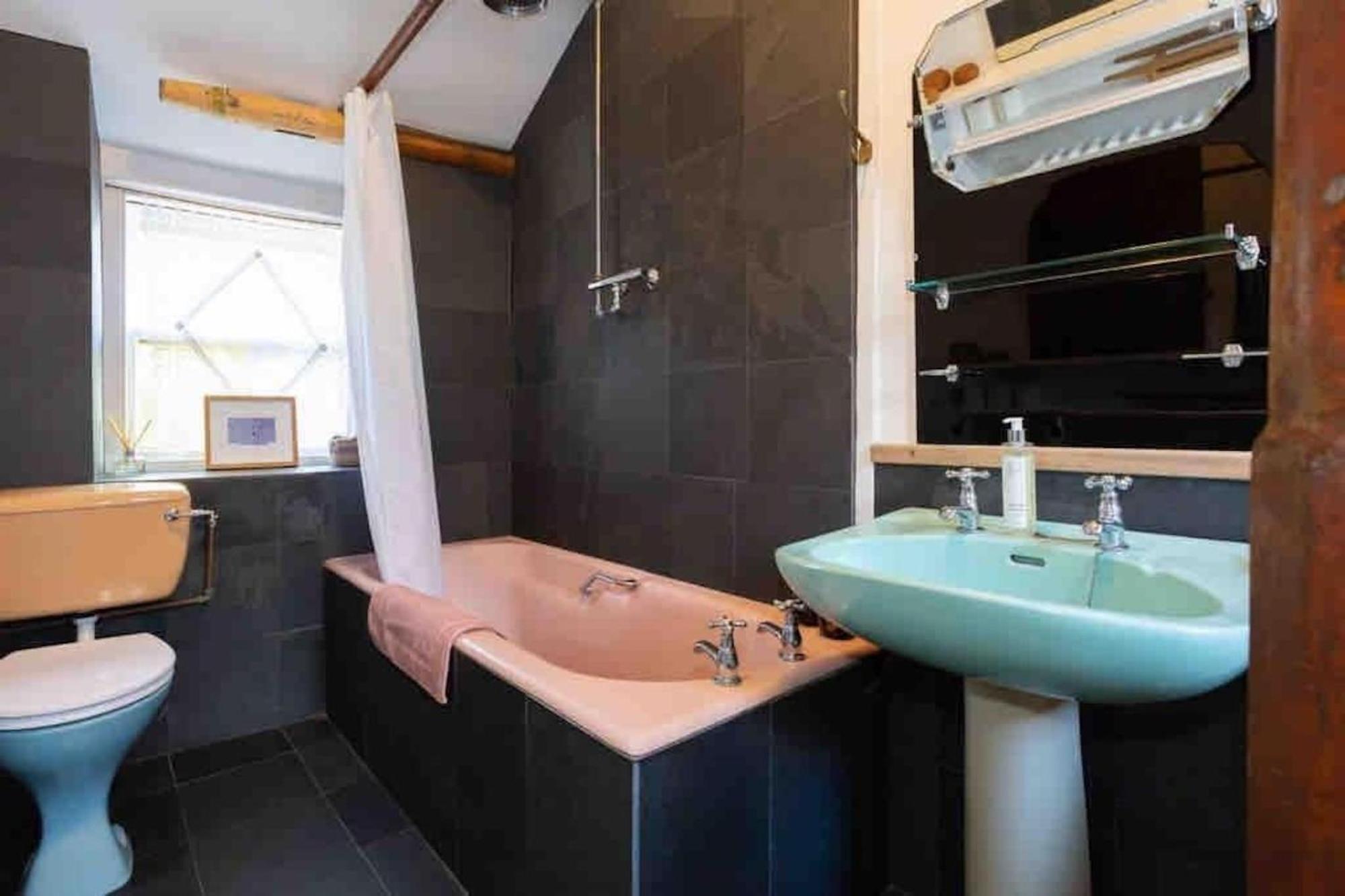Janies Cottage~ Mousehole~Eclectic Interiors & Vintage Charm Ngoại thất bức ảnh